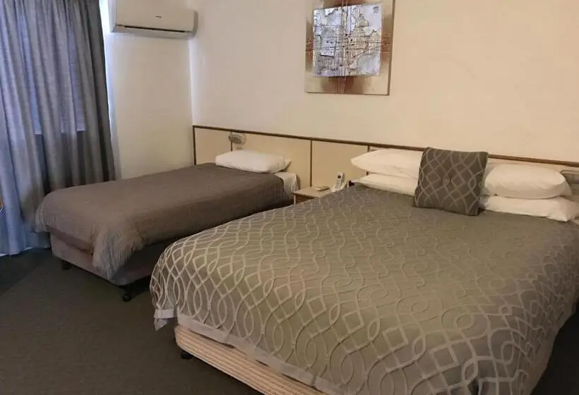 スタンダードルーム, Country Comfort Gin Gin Wild Scotsman Motor Inn Qld