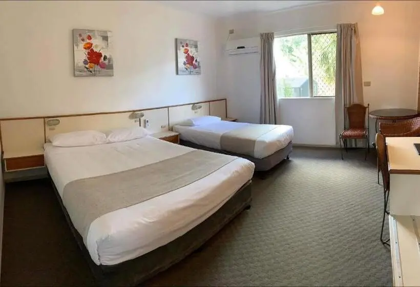 スタンダードルーム, Country Comfort Gin Gin Wild Scotsman Motor Inn Qld