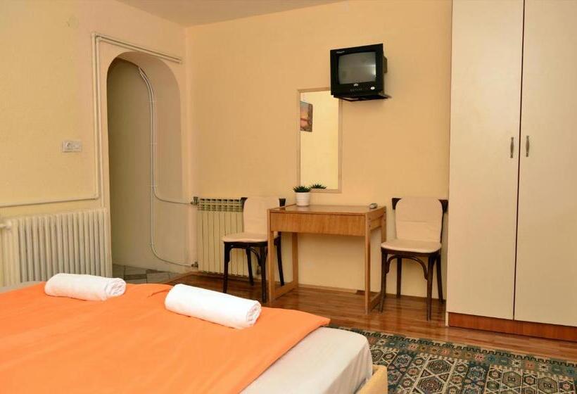 اتاق استاندارد با چشم‌انداز دریاچه, Apartments Villa Saray