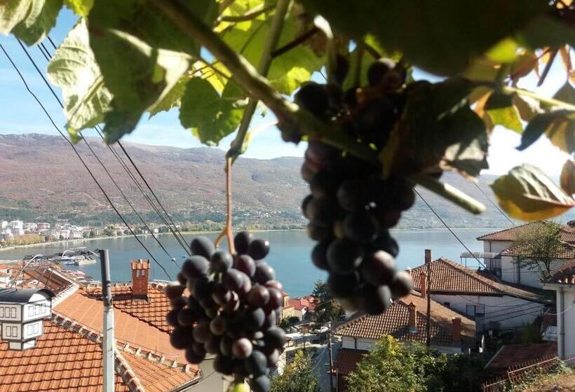 2 Bedrooms Apartment Lake View, Apartments Villa Saray