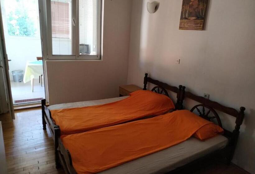 2 Bedrooms Apartment Lake View, Apartments Villa Saray