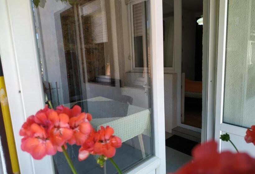 2 Bedrooms Apartment Lake View, Apartments Villa Saray