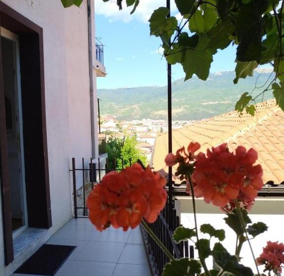 2 Bedrooms Apartment Lake View, Apartments Villa Saray