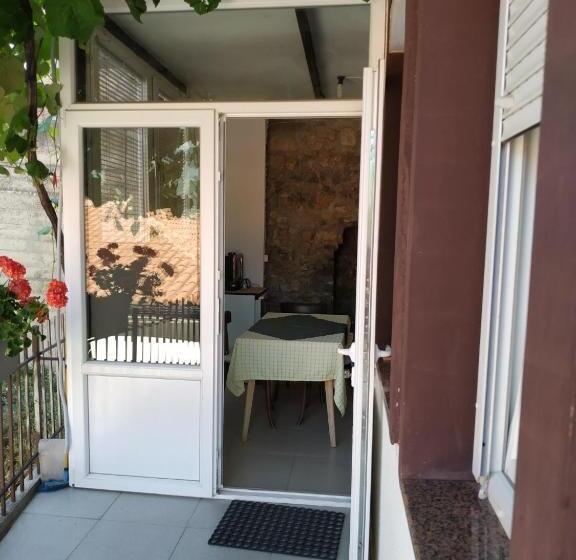 2 Bedrooms Apartment Lake View, Apartments Villa Saray