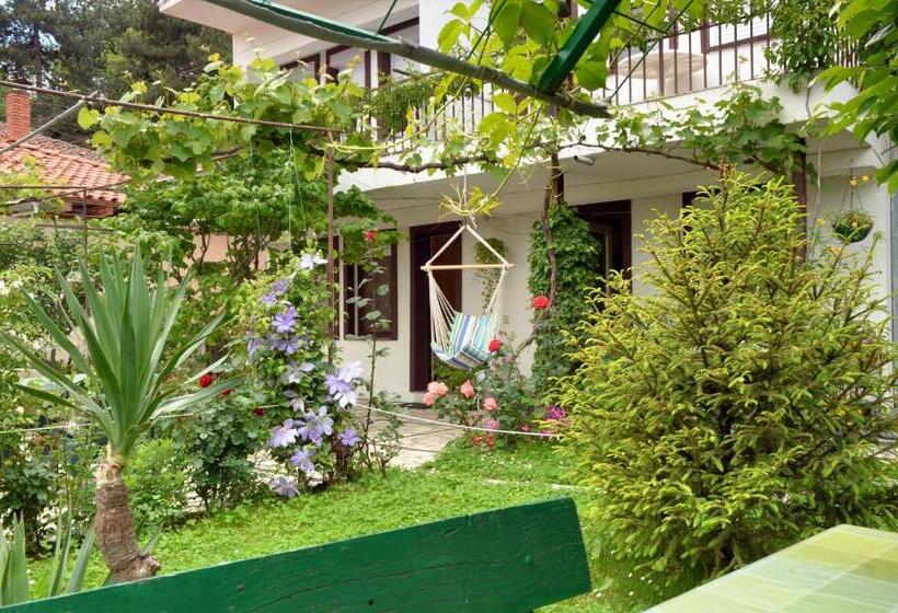 اتاق استاندارد با چشم‌انداز دریاچه, Apartments Villa Saray