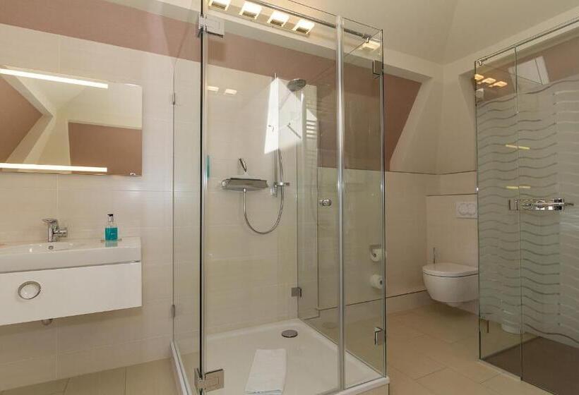 阁楼房, Am Strand