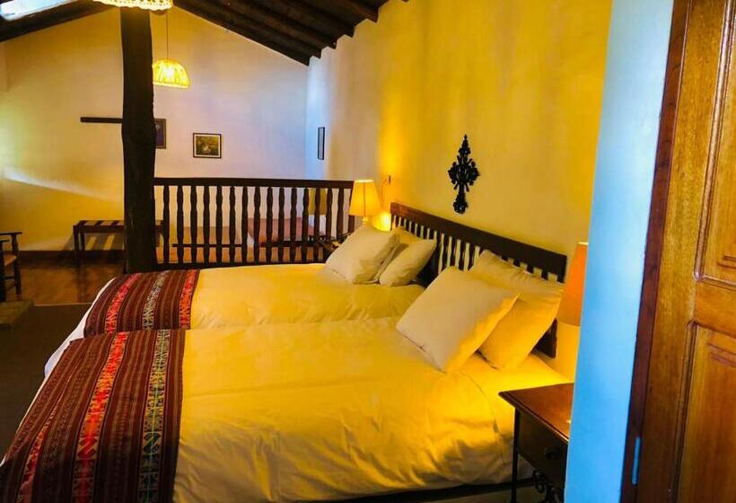 بانگلوی استاندارد, El Patio De Monterrey