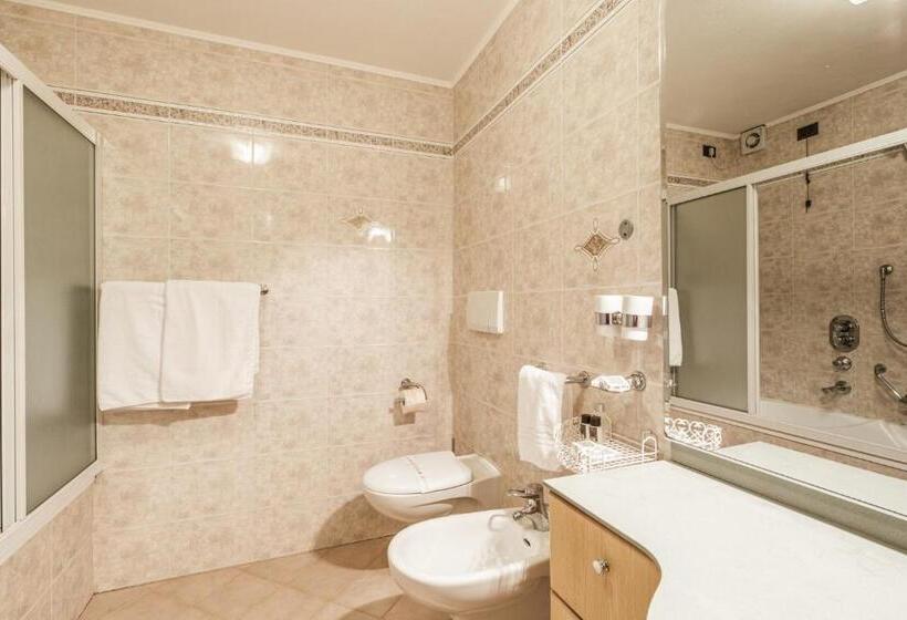 スタンダード4人部屋, Mytime Hotels Savoy