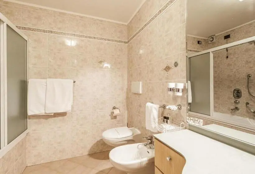 اتاق استاندارد چهار تخته, Mytime Hotels Savoy