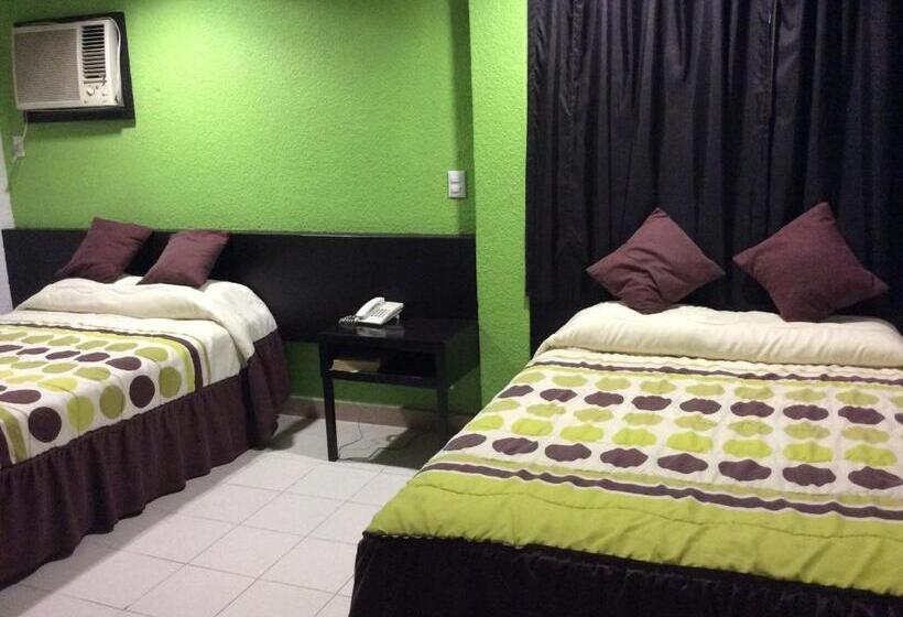 חדר סטנדרט לשלושה, Y Restaurante Ritz De Tabasco