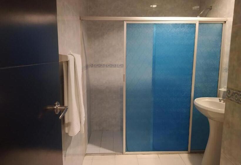 חדר סטנדרט לארבעה, Y Restaurante Ritz De Tabasco