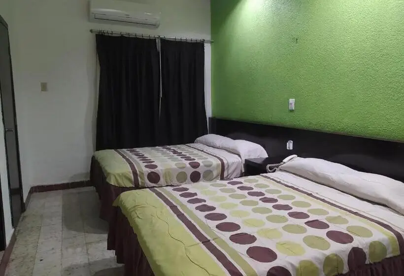 اتاق استاندارد چهار تخته, Y Restaurante Ritz De Tabasco