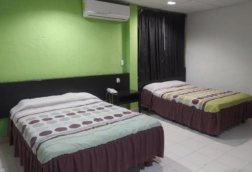 חדר סטנדרט לארבעה, Y Restaurante Ritz De Tabasco