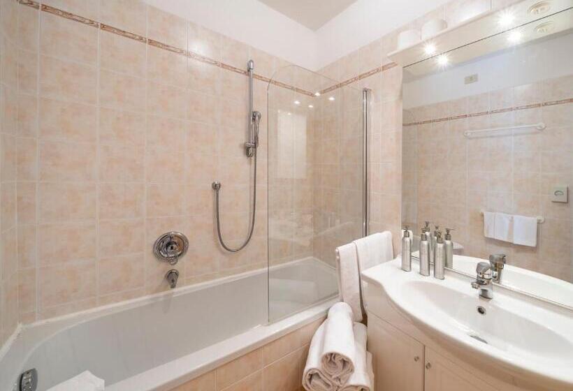 اتاق استاندارد سه نفره, Mytime Hotels Savoy
