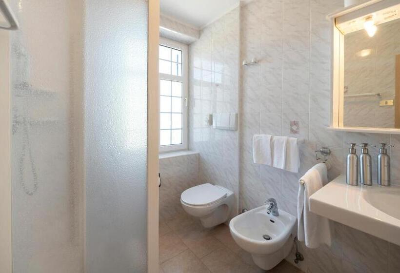 スタンダード4人部屋, Mytime Hotels Savoy