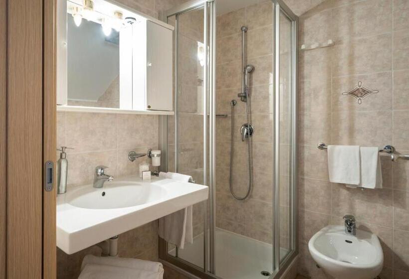 اتاق استاندارد چهار تخته, Mytime Hotels Savoy