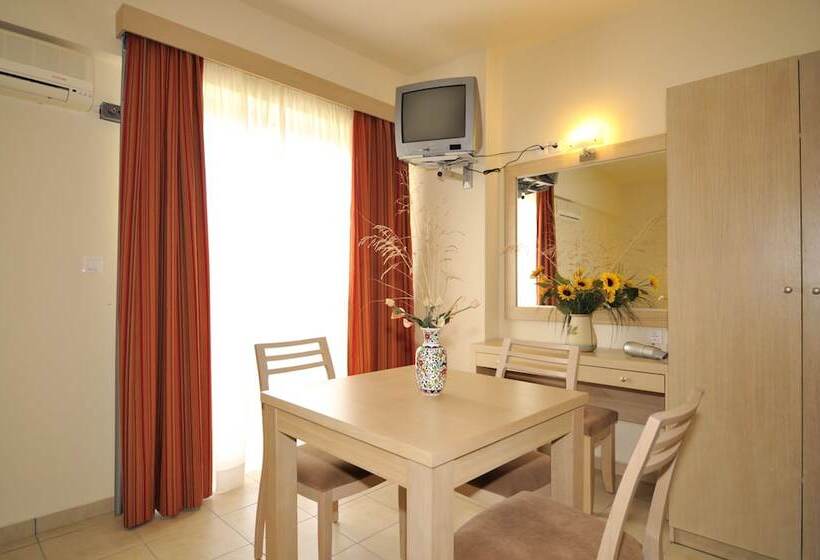 스탠다드 스튜디오 정원 전망, Anita Apart