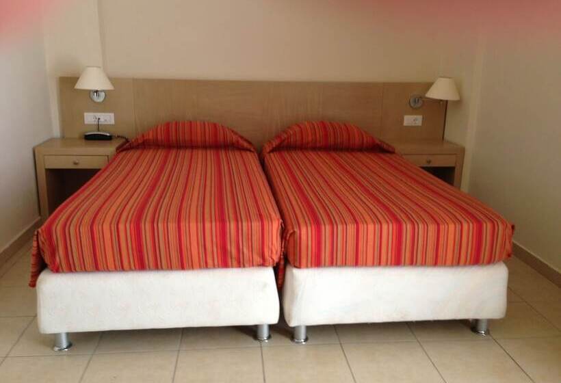 庭の見える１ベッドルームアパートメント, Anita Apart