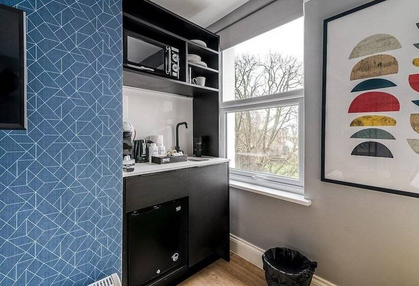 חדר משפחתי, Kensington Rooms   Warwick Road