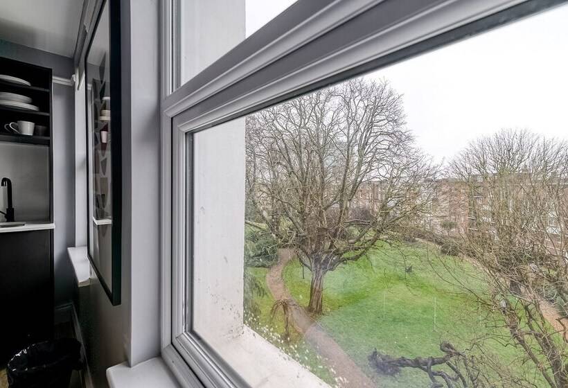 חדר משפחתי, Kensington Rooms   Warwick Road