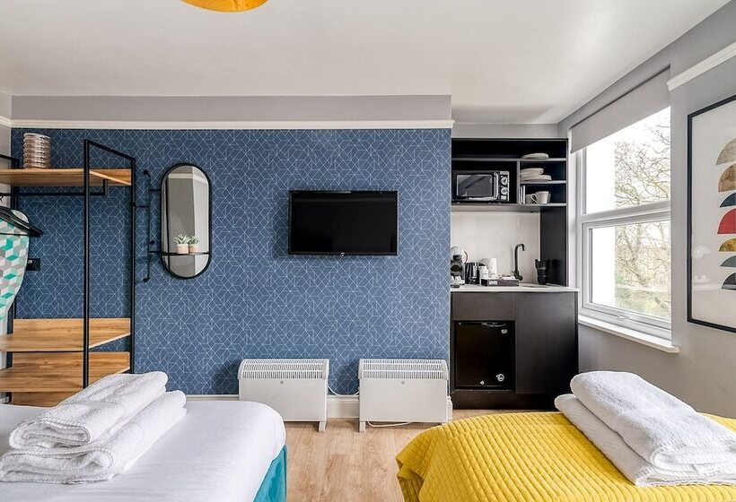 חדר משפחתי, Kensington Rooms   Warwick Road