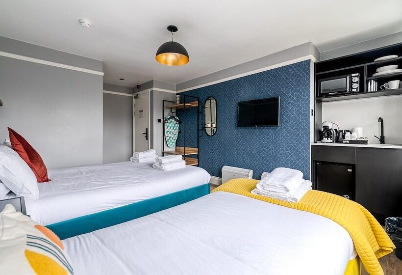 חדר משפחתי, Kensington Rooms   Warwick Road