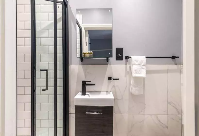 Basic-huone, Kensington Rooms Warwick Road
