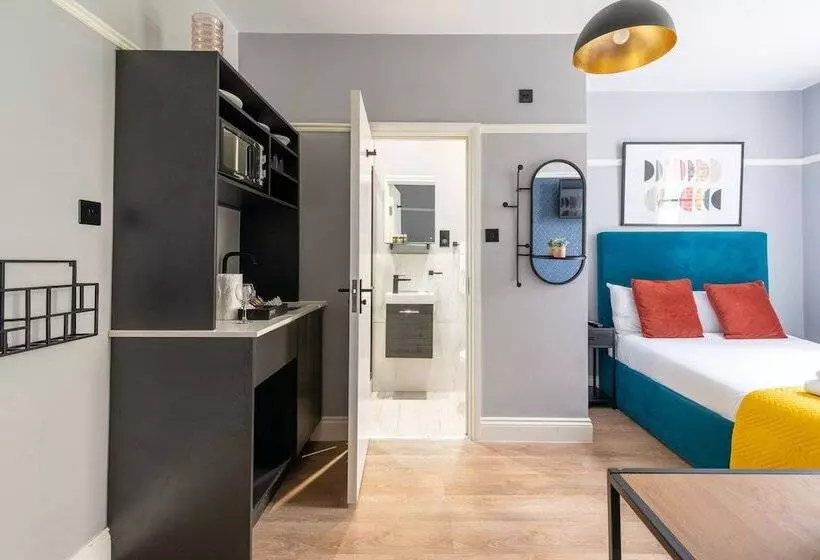 Basic-huone, Kensington Rooms Warwick Road