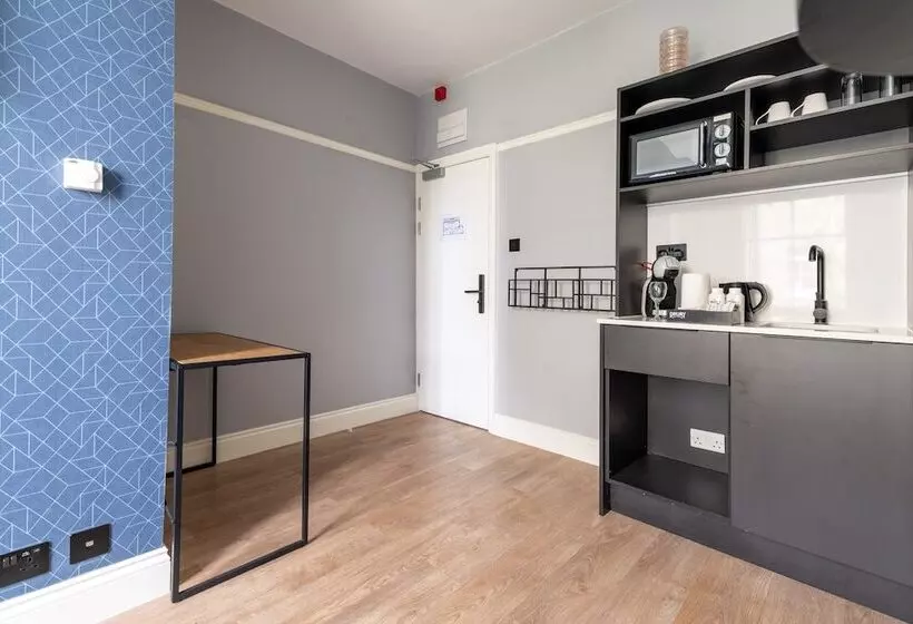 Basic-huone, Kensington Rooms Warwick Road