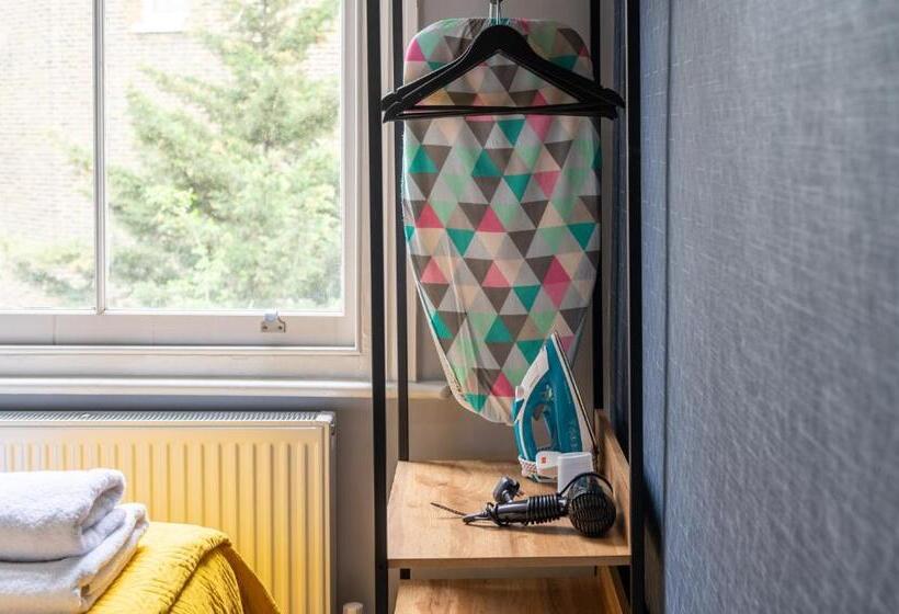 חדר בסיסי, Kensington Rooms   Warwick Road