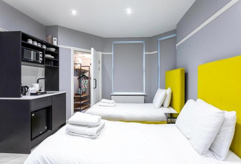 חדר משפחתי, Kensington Rooms   Warwick Road