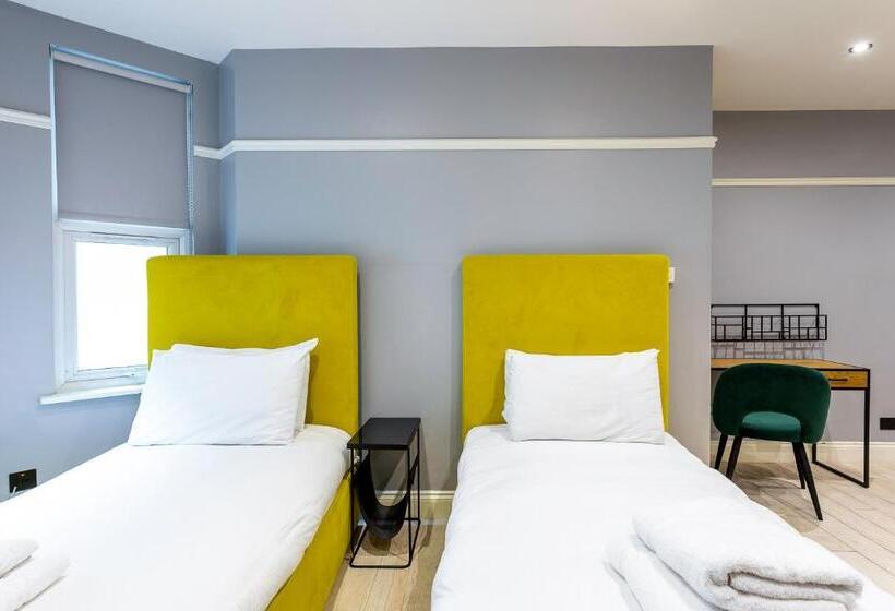 חדר משפחתי, Kensington Rooms   Warwick Road