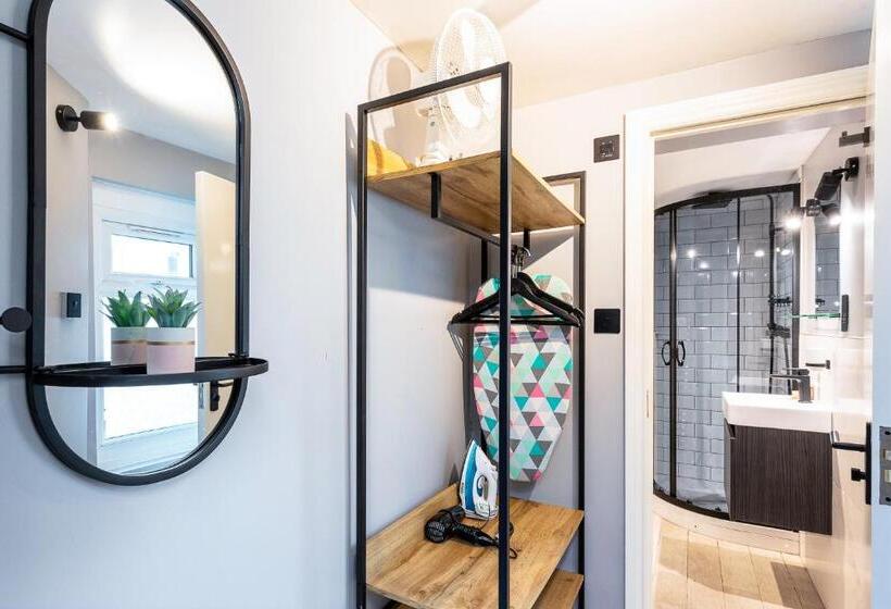 חדר משפחתי, Kensington Rooms   Warwick Road