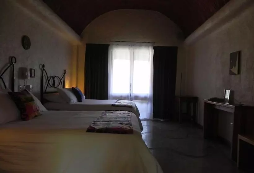 スイート, Hostal De La Luz