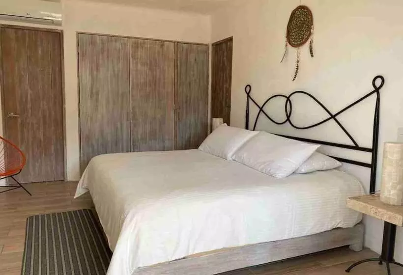 スリーベッドルーム　ヴィラ, Hostal De La Luz