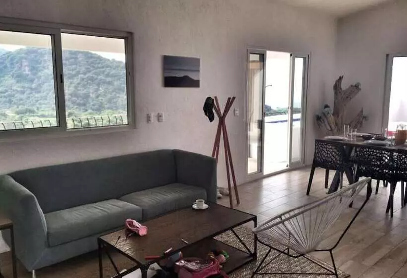 スリーベッドルーム　ヴィラ, Hostal De La Luz