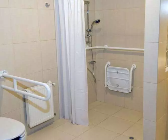 Standard-invahuone, Almasur Punta Arenas