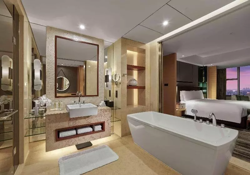 سوییت لوکس, Hilton Shanghai Hongqiao