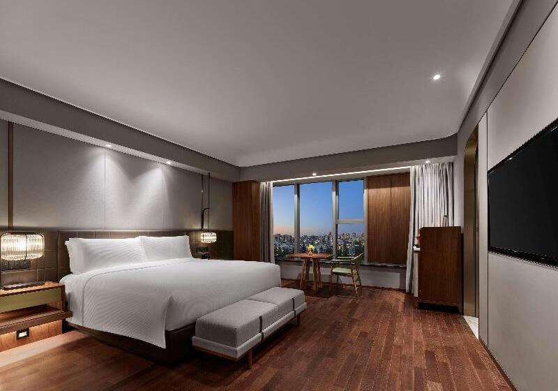 اتاق اجرایی با تخت بزرگ, Hilton Shanghai Hongqiao