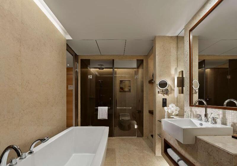 Номер Deluxe, Hilton Shanghai Hongqiao