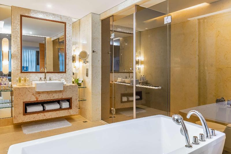 Полулюкс, Hilton Shanghai Hongqiao