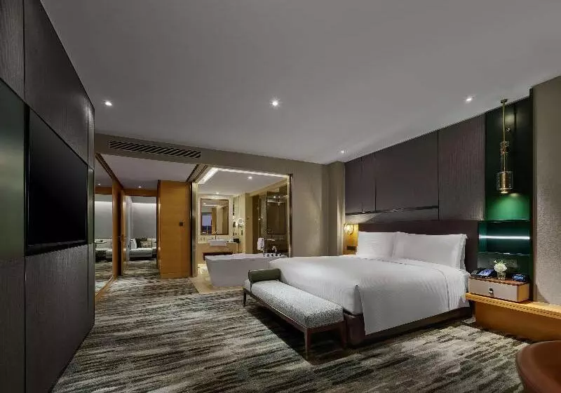 سوییت جونیور, Hilton Shanghai Hongqiao