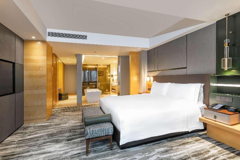 Люкс Повышенной Комфортности, Hilton Shanghai Hongqiao