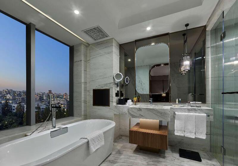 اتاق اجرایی با تخت بزرگ, Hilton Shanghai Hongqiao