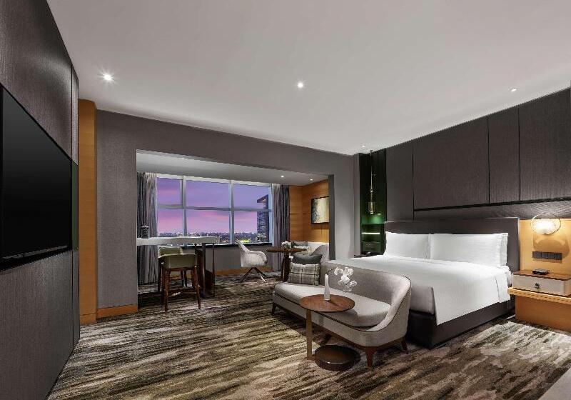Номер Deluxe, Hilton Shanghai Hongqiao