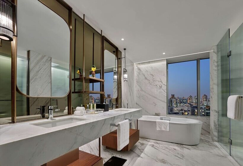 سوئیت مدیریتی 2 خوابه, Hilton Shanghai Hongqiao