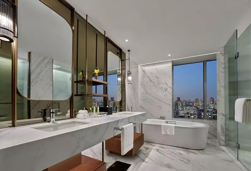 سوئیت مدیریتی 2 خوابه, Hilton Shanghai Hongqiao