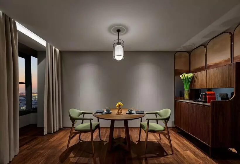 سوئیت مدیریتی 2 خوابه, Hilton Shanghai Hongqiao
