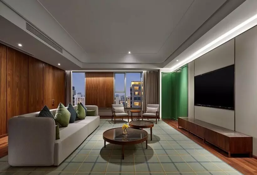 سوئیت مدیریتی 2 خوابه, Hilton Shanghai Hongqiao