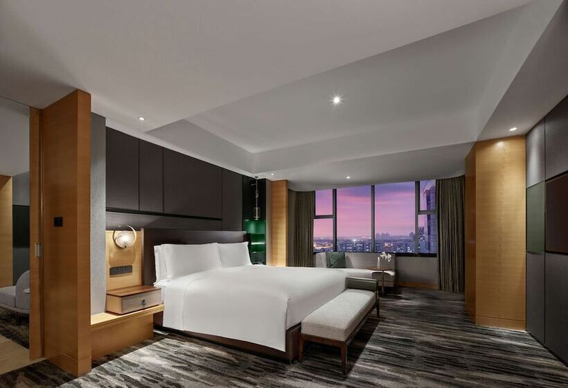 Люкс Ejecutiva 2 Спальни, Hilton Shanghai Hongqiao